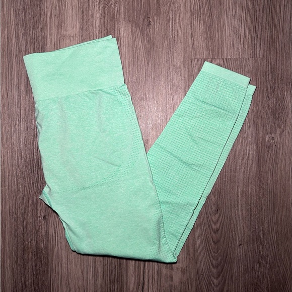 Gymshark green leggings - Picture 2 of 3